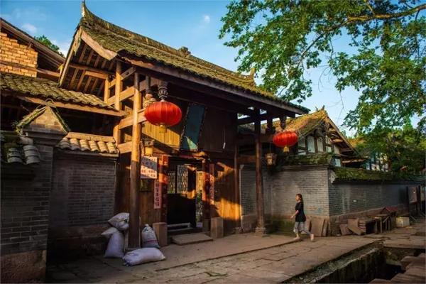 列车旅客购买“一元商品”后信用卡被盗刷 牵出涉案金额超千万诈骗大案